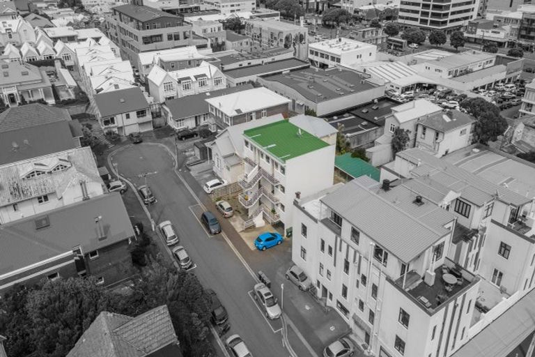 Photo of property in 2 Moncrieff Street, Mount Victoria, Wellington, 6011