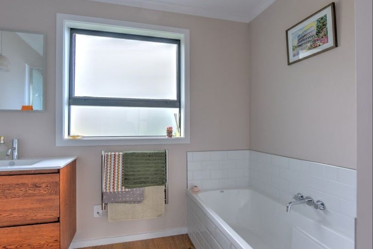 Photo of property in 33 Johnston Street, Gore, 9710