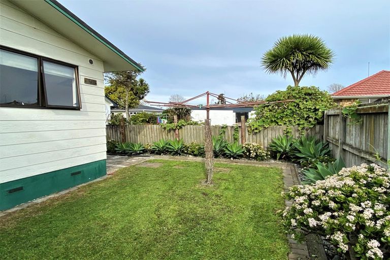 Photo of property in 12a Tamaki Bay Drive, Pakuranga, Auckland, 2010