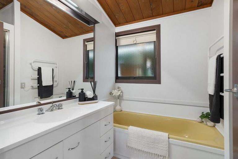 Photo of property in 42 Brigantine Drive, Beach Haven, Auckland, 0626