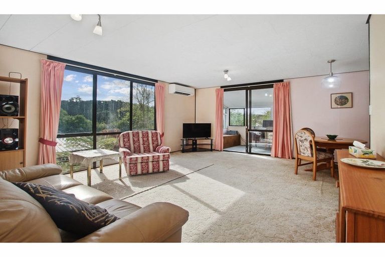 Photo of property in 2/86 Lynn Road, Bayview, Auckland, 0629
