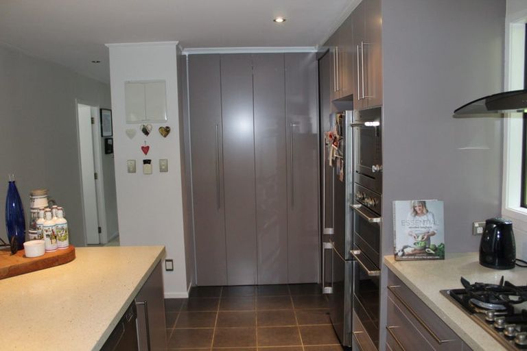 Photo of property in 5 Kaurimu Rise, Titirangi, Auckland, 0604