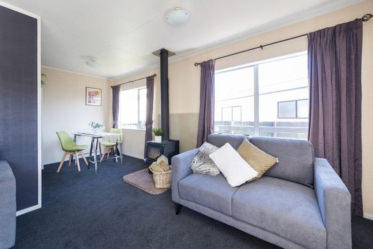 Photo of property in 19b Hilton Grove, Kelvin Grove, Palmerston North, 4414