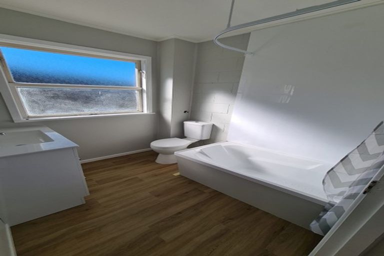 Photo of property in Shakespeare Flats, 8/48 Merton Street, Trentham, Upper Hutt, 5018