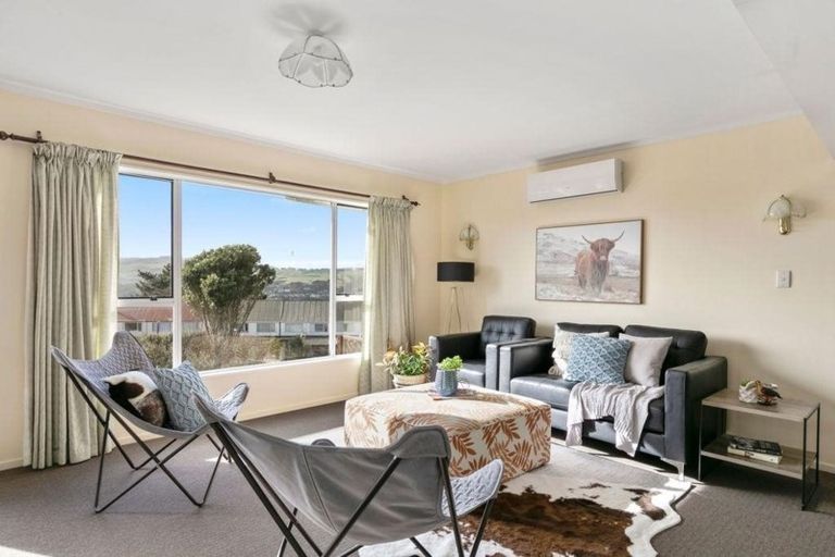 Photo of property in 64 Cunliffe Street, Churton Park, Wellington, 6037