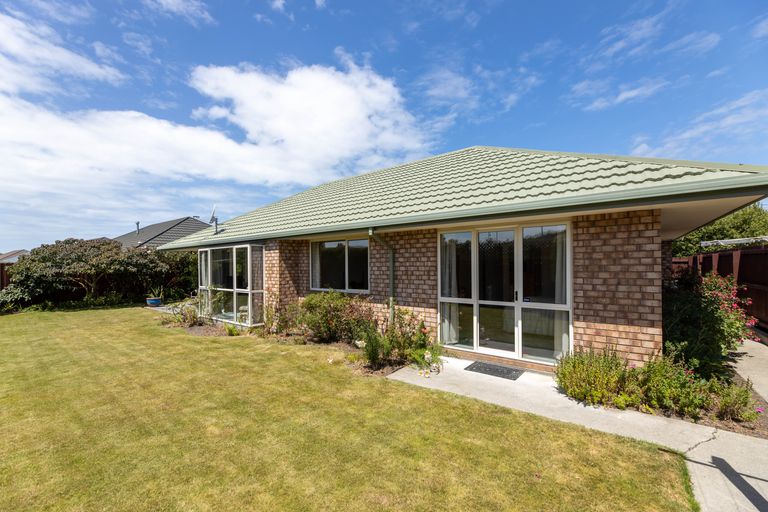 Photo of property in 3 Farquhars Road, Redwood, Christchurch, 8051