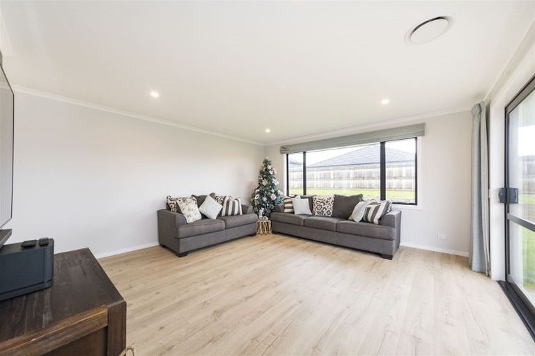 Photo of property in 202 Pacific Drive, Fitzherbert, Palmerston North, 4410