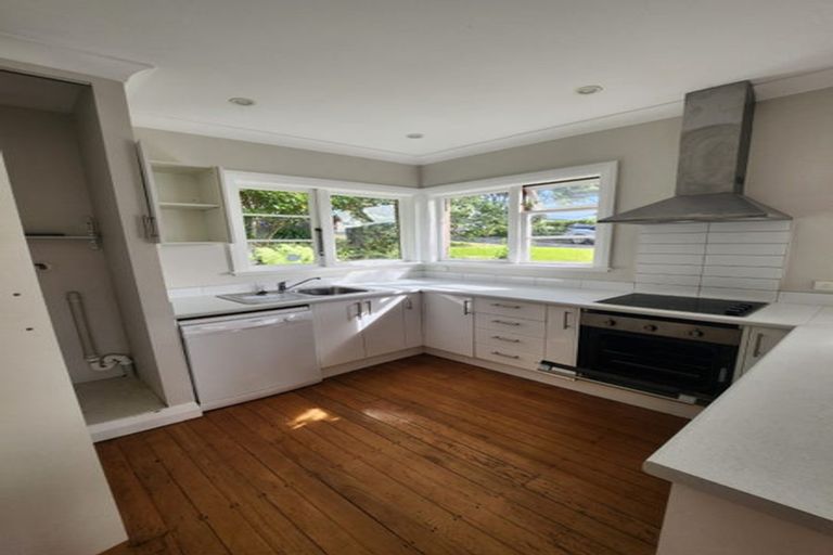 Photo of property in 2 Olivia Crescent, Tawa, Wellington, 5028