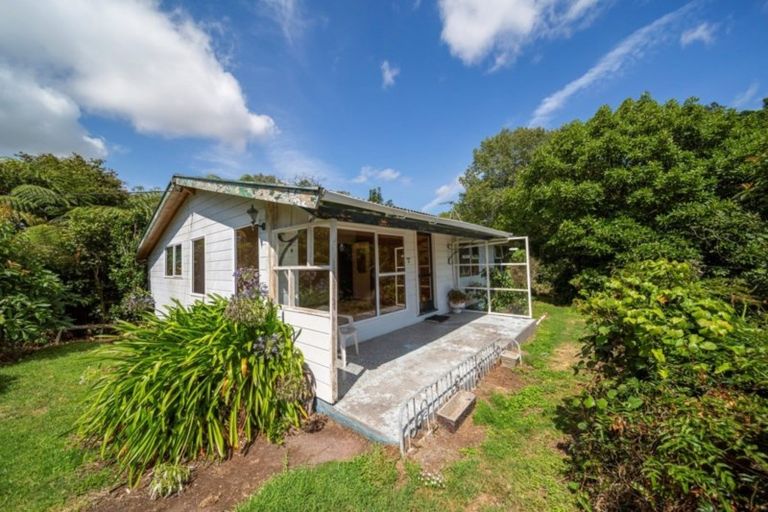 Photo of property in 42 Saxton Road, Upper Vogeltown, New Plymouth, 4371
