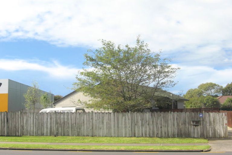 Photo of property in 32 Aviemore Drive, Highland Park, Auckland, 2010
