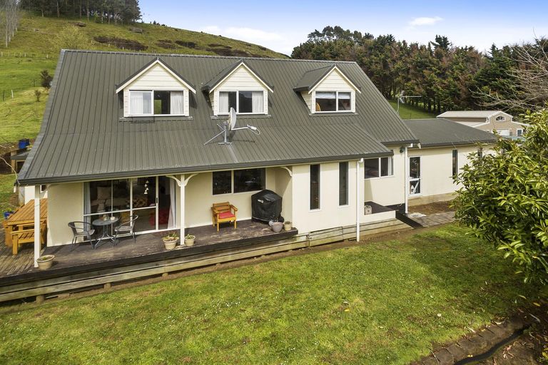Photo of property in 21 Clifford Road, Pukekohe, 2678