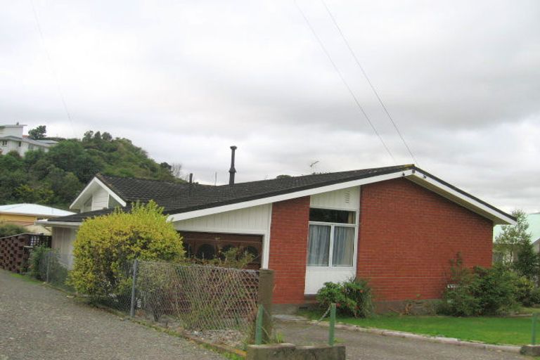 Photo of property in 52 Larsen Crescent, Tawa, Wellington, 5028