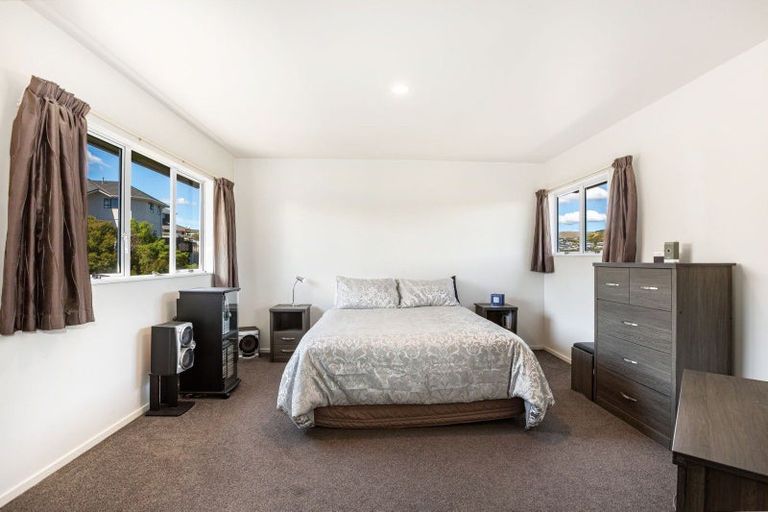 Photo of property in 56 Molyneux Close, Whitby, Porirua, 5024