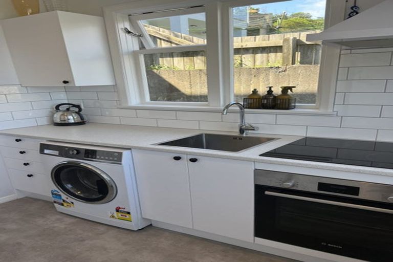 Photo of property in 11 Alexandra Road, Roseneath, Wellington, 6021