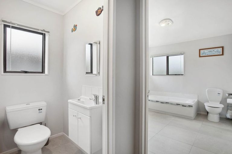 Photo of property in 18 Deanna Drive, West Harbour, Auckland, 0618