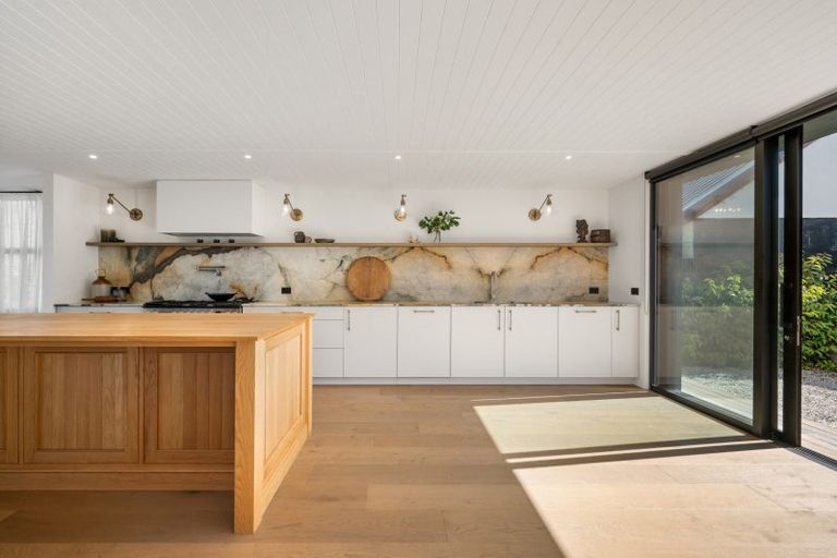 Photo of property in 66 Cedar Drive, Kelvin Heights, Queenstown, 9300