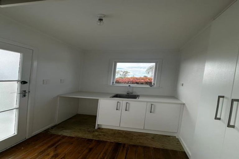 Photo of property in 120 Ennis Avenue, Pakuranga Heights, Auckland, 2010