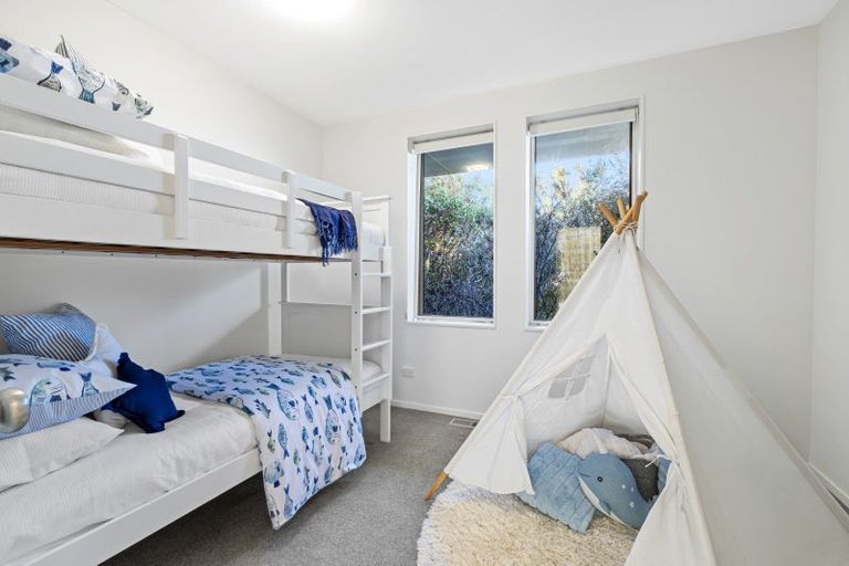 Photo of property in 52 Beauvoir Avenue, Matakatia, Whangaparaoa, 0930