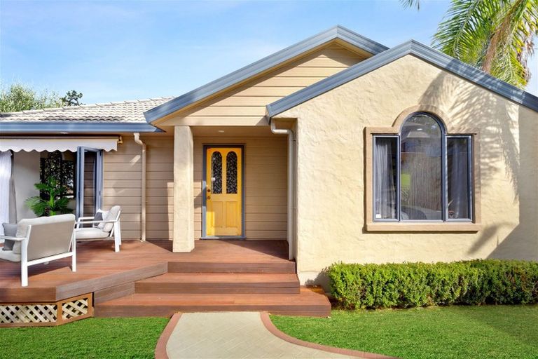 Photo of property in 1/22 Lagoon Way, West Harbour, Auckland, 0618