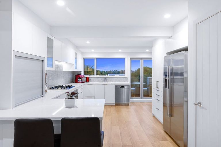 Photo of property in 18a Sylvan Park Avenue, Milford, Auckland, 0620