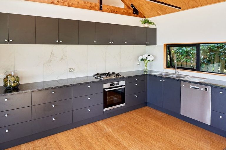 Photo of property in 13 Airlie Road, Plimmerton, Porirua, 5026