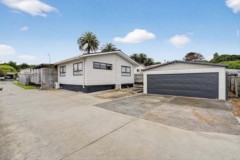 Photo of property in 17 Mellsop Avenue, Waiuku, 2123