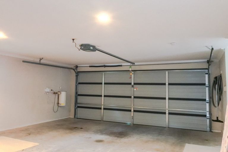 Photo of property in 106 Meadowland Drive, Somerville, Auckland, 2014