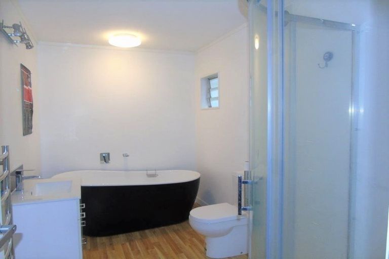 Photo of property in 305a Mansfield Street, Newtown, Wellington, 6021