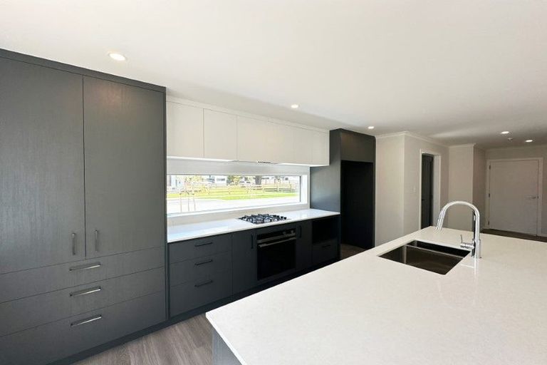 Photo of property in 91 Cynisca Crescent, Wallaceville, 5018