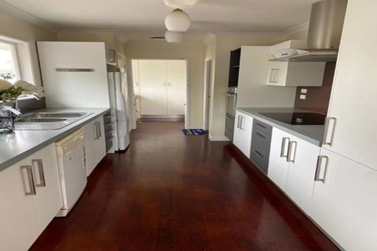 Photo of property in 5 Jonathan Place, Sunnynook, Auckland, 0620