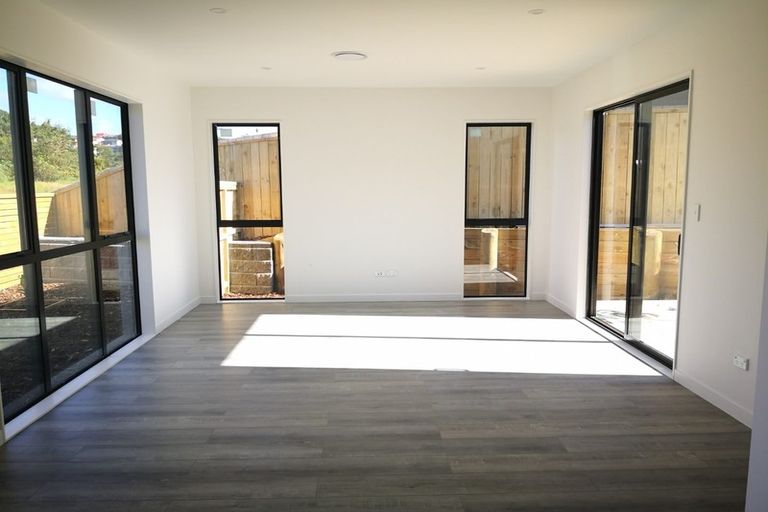 Photo of property in 135 Tiriwa Drive, Massey, Auckland, 0614