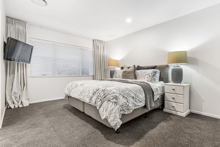 Photo of property in 4 Redfern Lane, Glenfield, Auckland, 0629