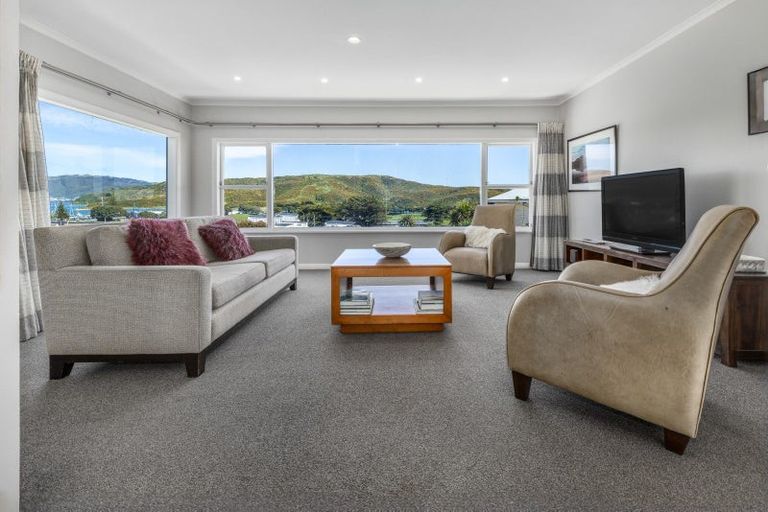 Photo of property in 68a Mana Esplanade, Paremata, Porirua, 5026