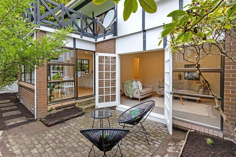 Photo of property in 9 Holly Road, Merivale, Christchurch, 8014