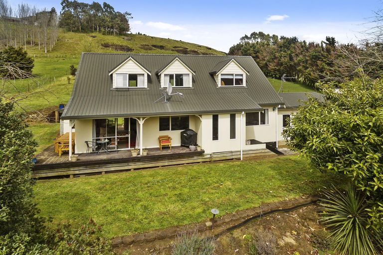 Photo of property in 21 Clifford Road, Pukekohe, 2678