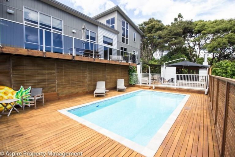 Photo of property in 92 Pemberton Avenue, Bayview, Auckland, 0629