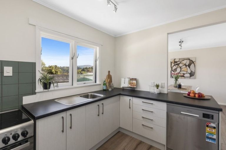 Photo of property in 28 Lowry Crescent, Stokes Valley, Lower Hutt, 5019