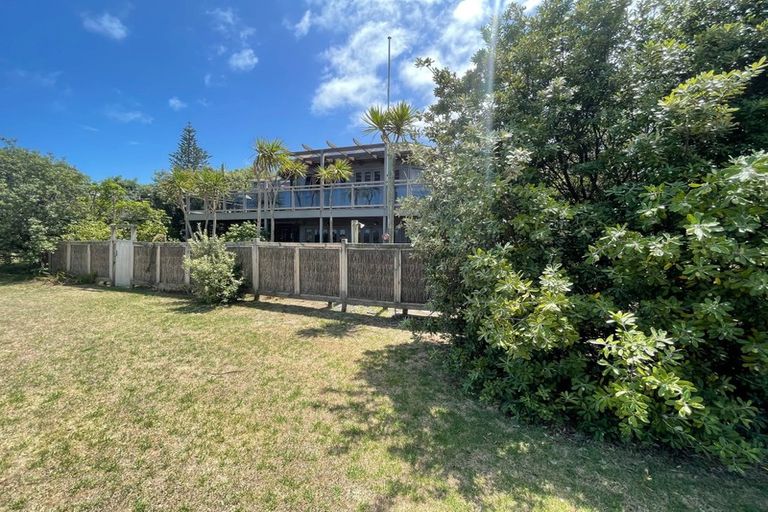 Photo of property in 180 Marine Parade North, Piha, New Lynn, 0772