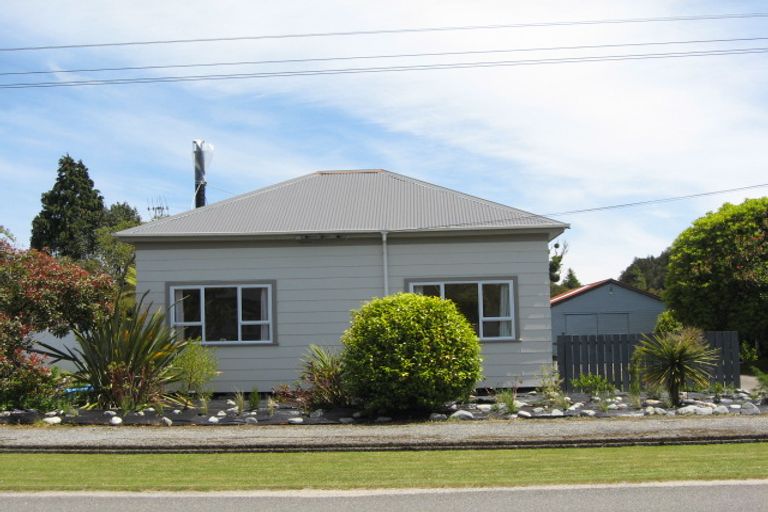 Photo of property in 172 Queen Street, Westport, 7825