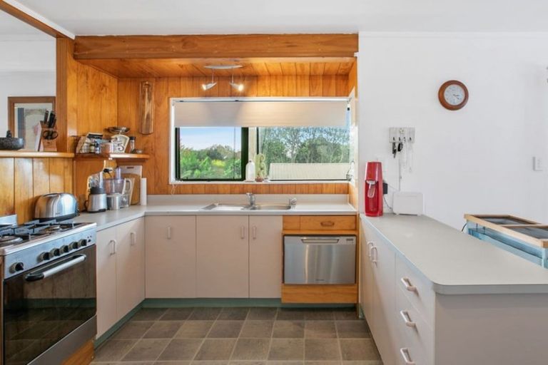 Photo of property in 60 Athenree Road, Athenree, Katikati, 3177