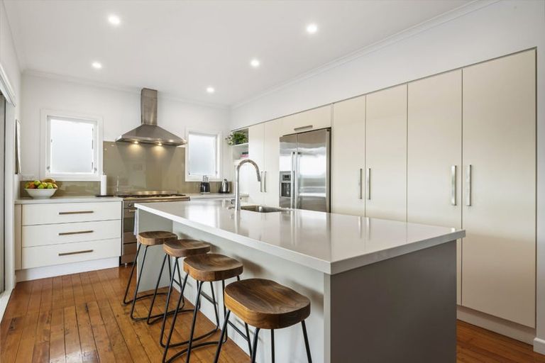 Photo of property in 6 Manuwai Road, Torbay, Auckland, 0630