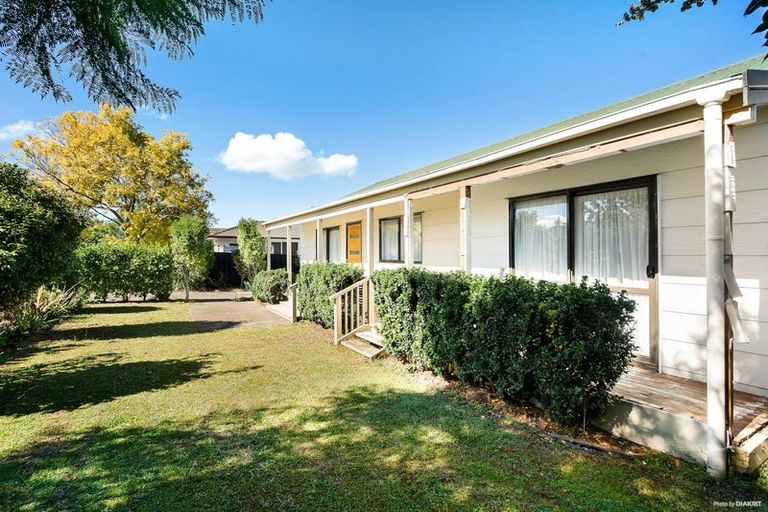 Photo of property in 10 Seaward Place, Wattle Downs, Auckland, 2103