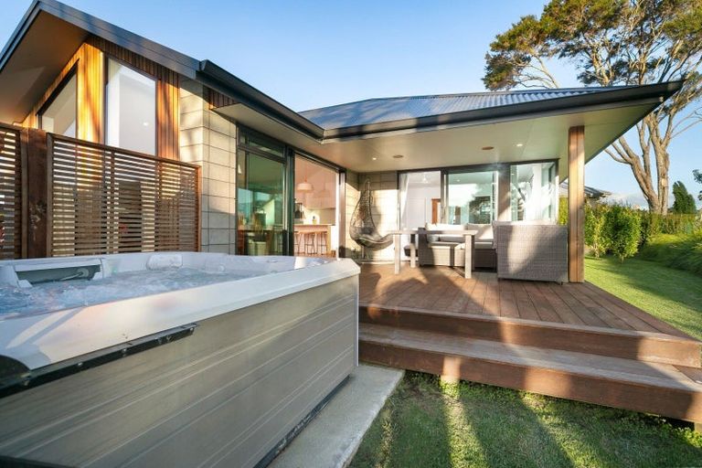 Photo of property in 17 Riverside Place, Katikati, 3129