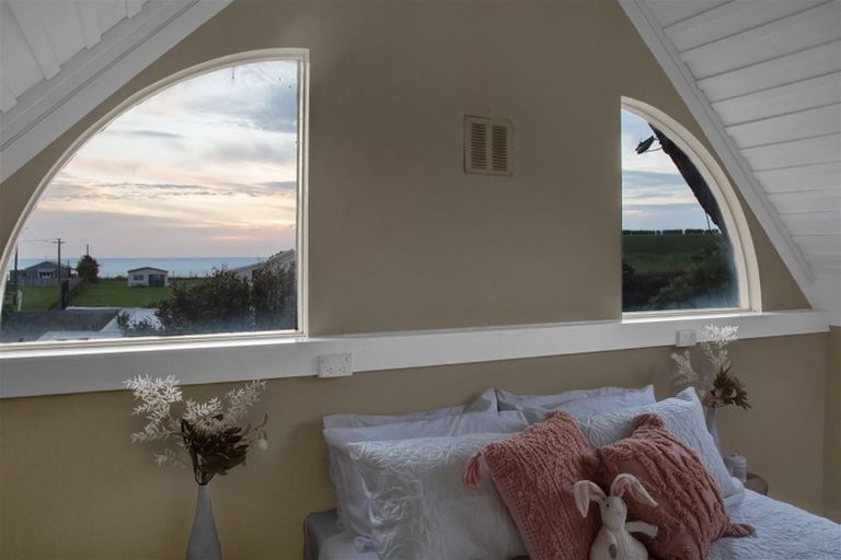 Photo of property in 18 Ohawe Terrace, Ohawe, Hawera, 4671