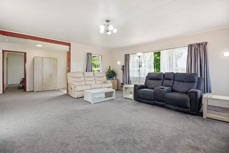 Photo of property in 40 Glenbervie Crescent, Massey, Auckland, 0614