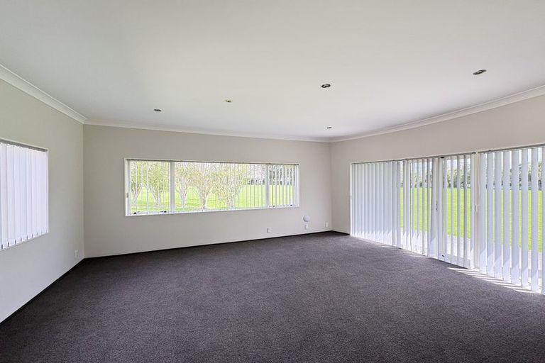 Photo of property in 154 Boord Crescent, Kumeu, 0891