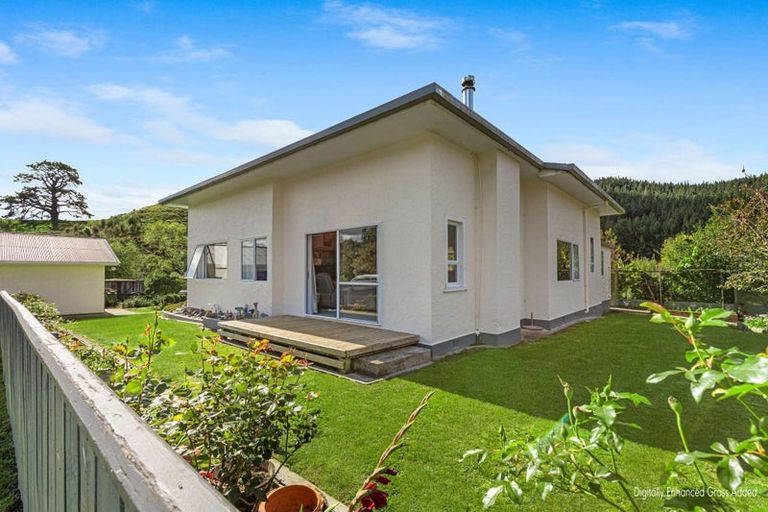 Photo of property in 608 Ongo Road, Hunterville, 4782