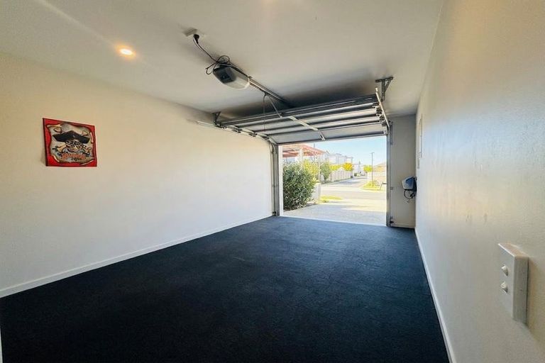 Photo of property in 71 Divide Loop, Takanini, 2112