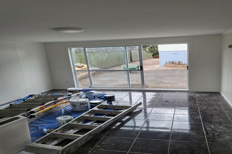 Photo of property in 4 Beazley Place, Glendene, Auckland, 0602