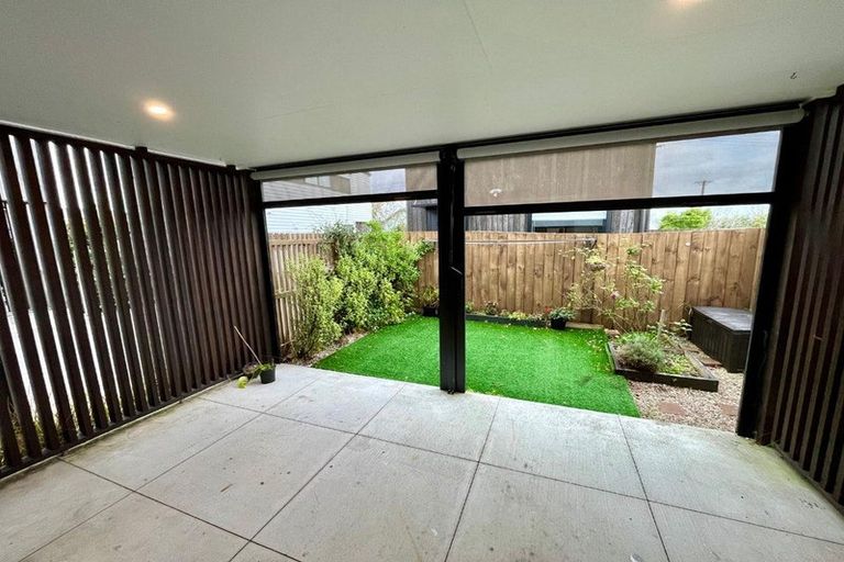 Photo of property in 2/5 Brandon Road, Glen Eden, Auckland, 0602